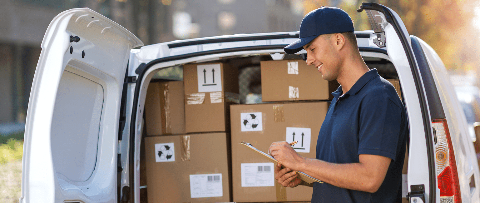 4 Reasons To Become A Courier Driver